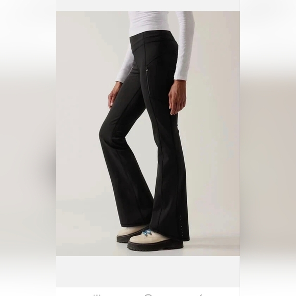 NWT Athleta Rainer Bootcut Pant Reflective Zip Pockets Compression Black Size S - Picture 1 of 10